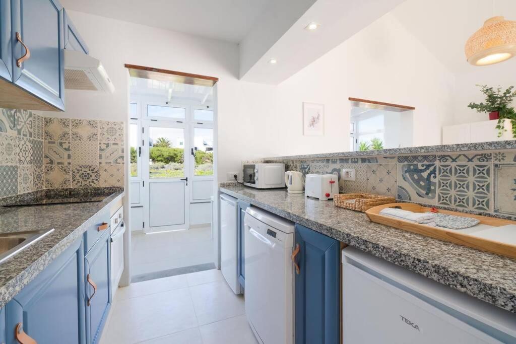 Luxurious Bungalow A2 In A Quiet Complex With Pool 100M From The Sea Charco del Palo Exteriér fotografie