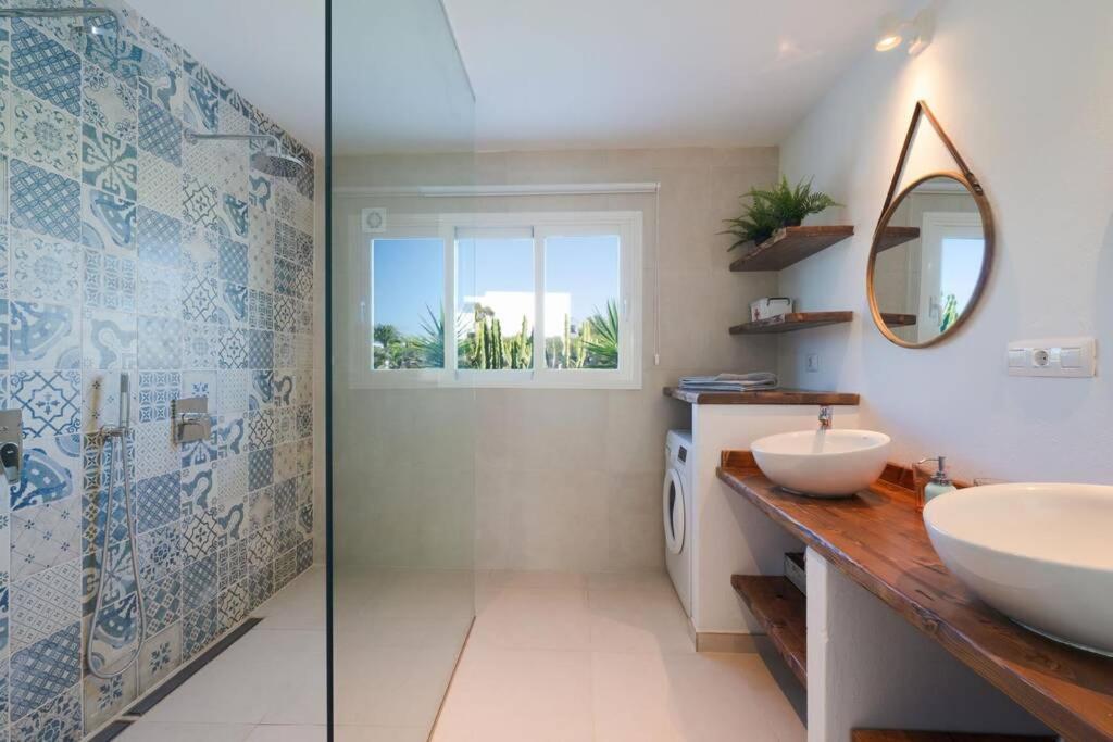 Luxurious Bungalow A2 In A Quiet Complex With Pool 100M From The Sea Charco del Palo Exteriér fotografie
