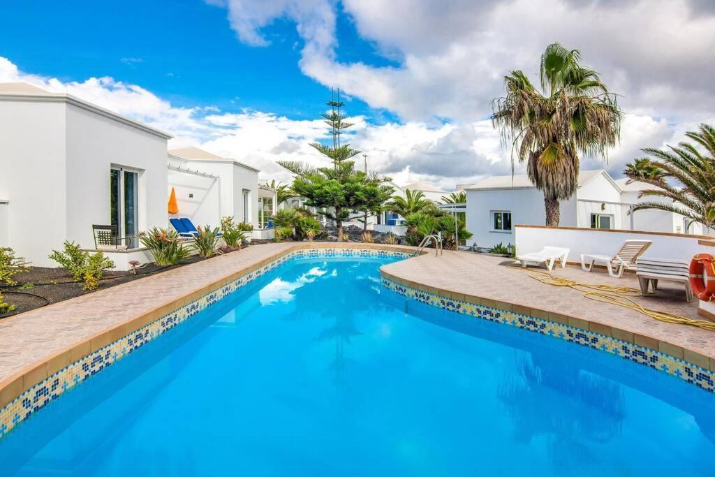 Luxurious Bungalow A2 In A Quiet Complex With Pool 100M From The Sea Charco del Palo Exteriér fotografie