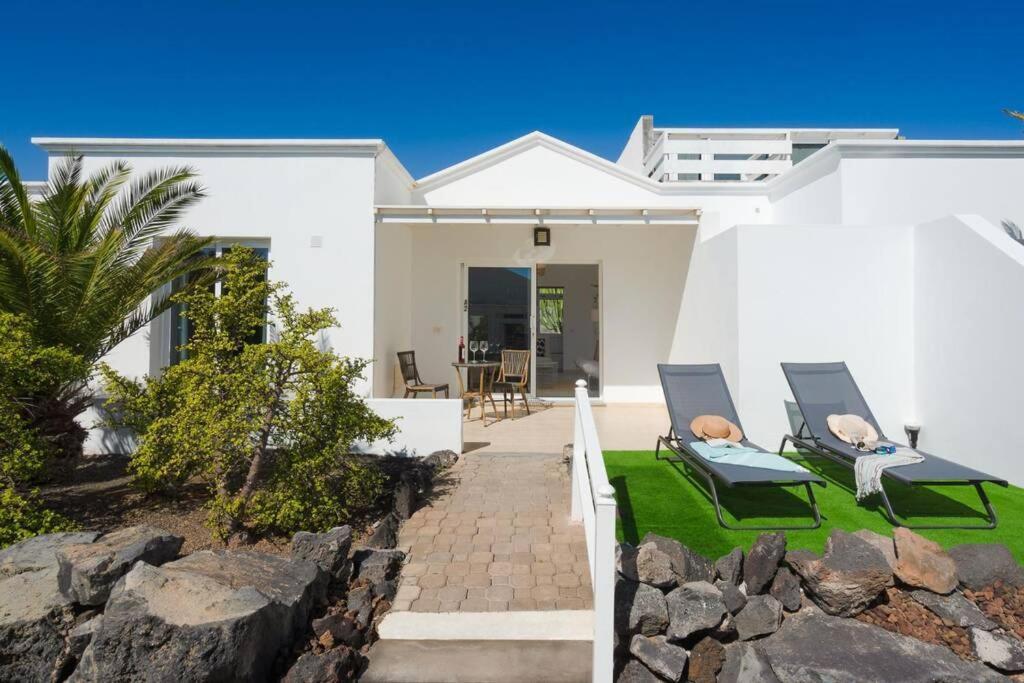 Luxurious Bungalow A2 In A Quiet Complex With Pool 100M From The Sea Charco del Palo Exteriér fotografie